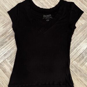 Decree Women's Ribbed Black V-Neck Top